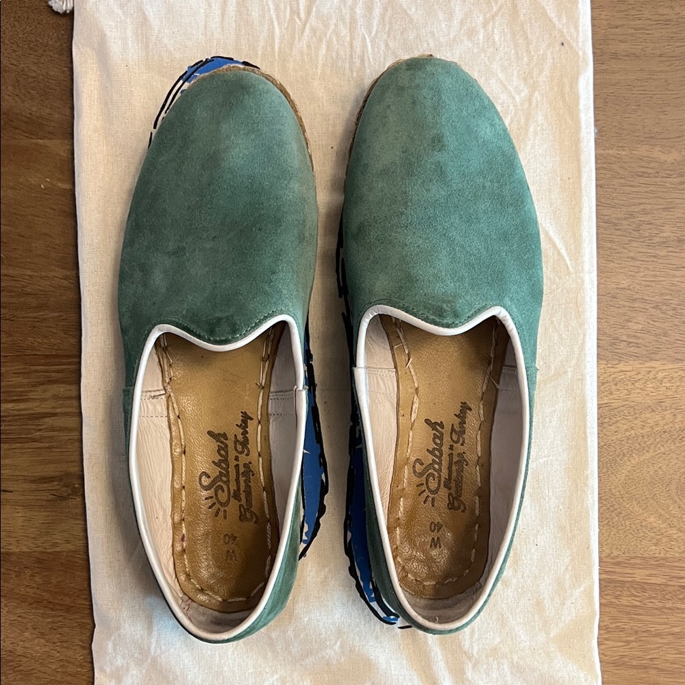 Sabah Women's Green Suede Flats